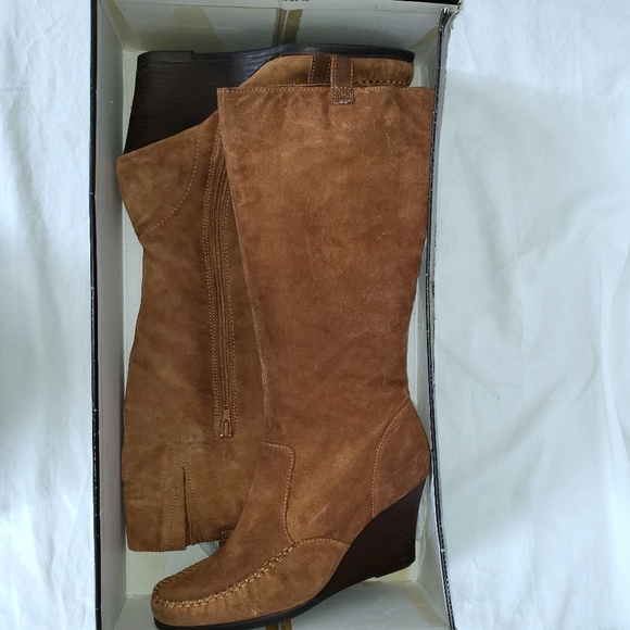 Relativity tan moccasin style wedge boots size 9.5 - Picture 3 of 8